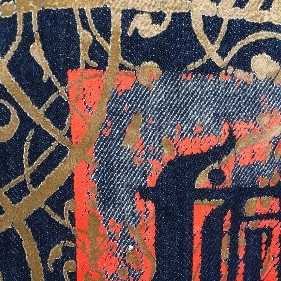 Dark Wash Levi with Graphic Print - Picture 5 of 7